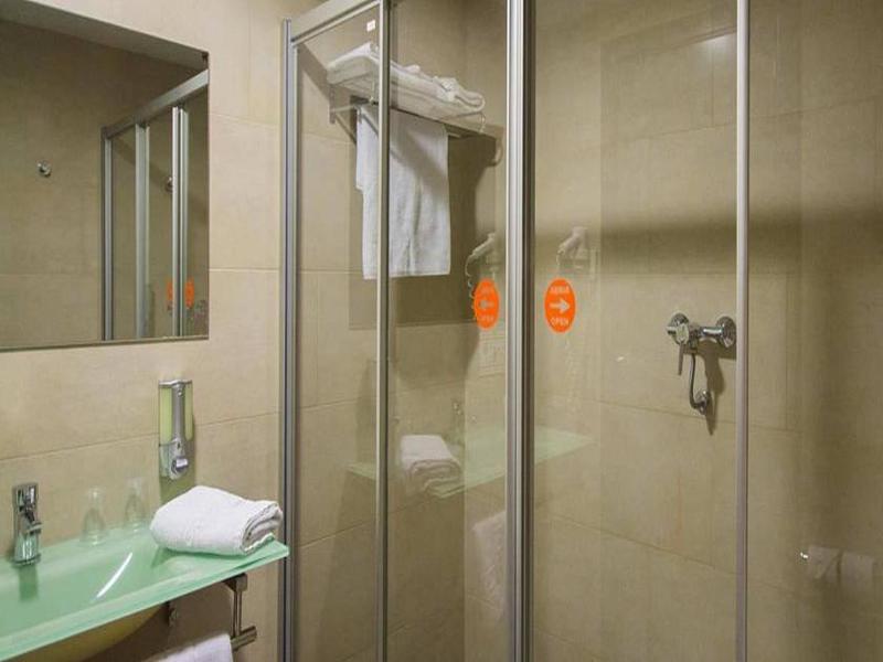 B&B Hotel Barcelona רובי מראה חיצוני תמונה