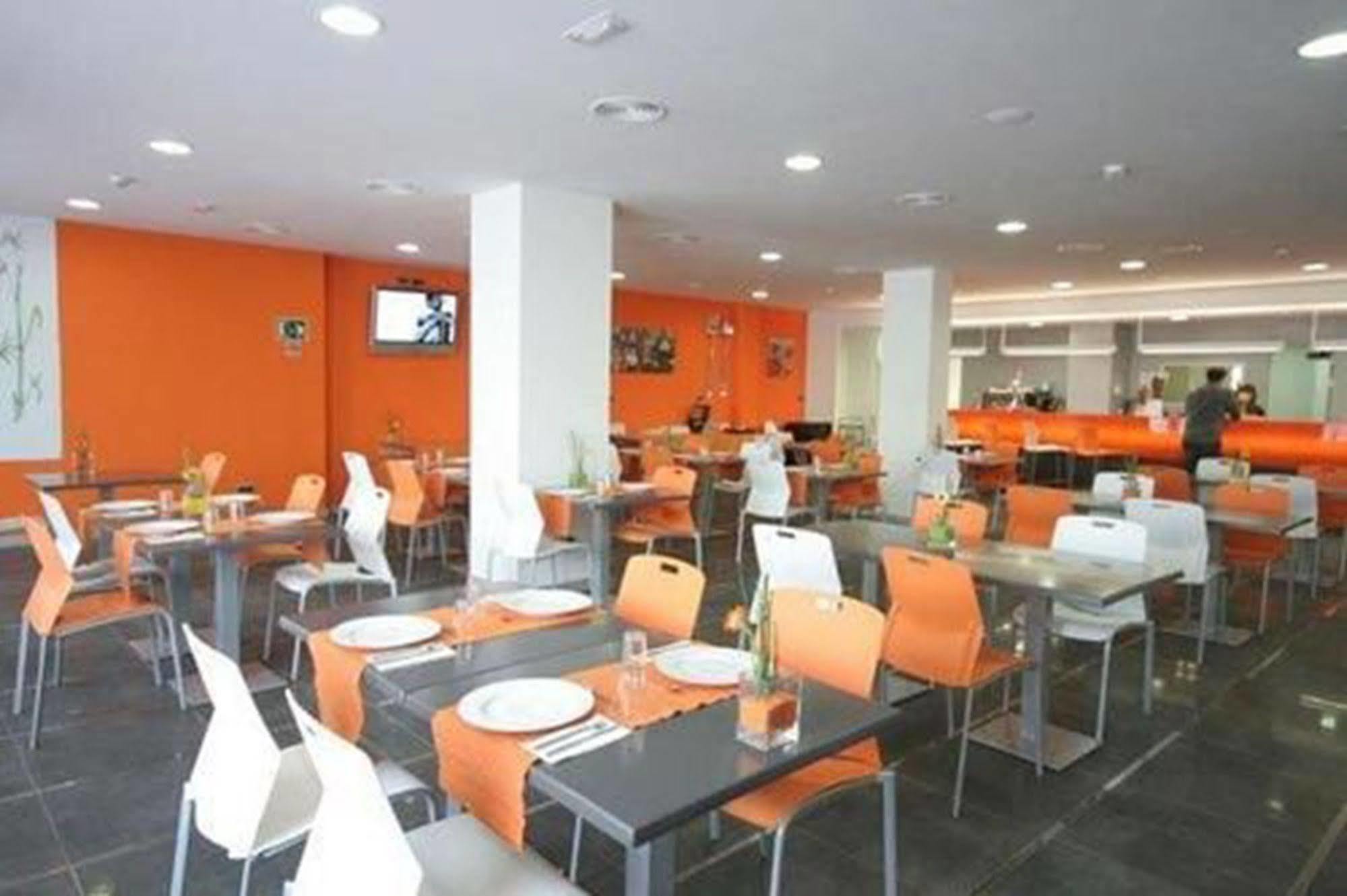 B&B Hotel Barcelona רובי מסעדה תמונה