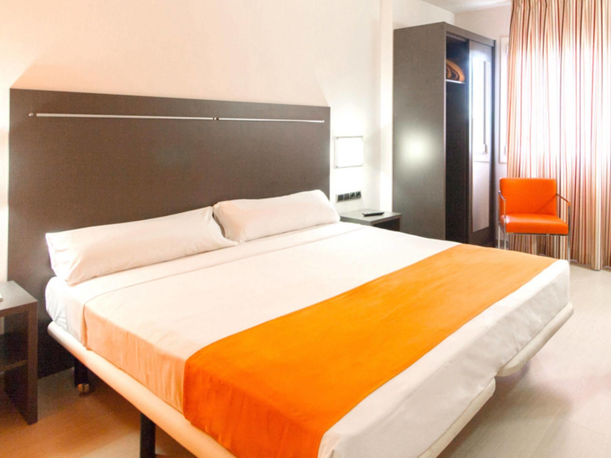 B&B Hotel Barcelona רובי מראה חיצוני תמונה
